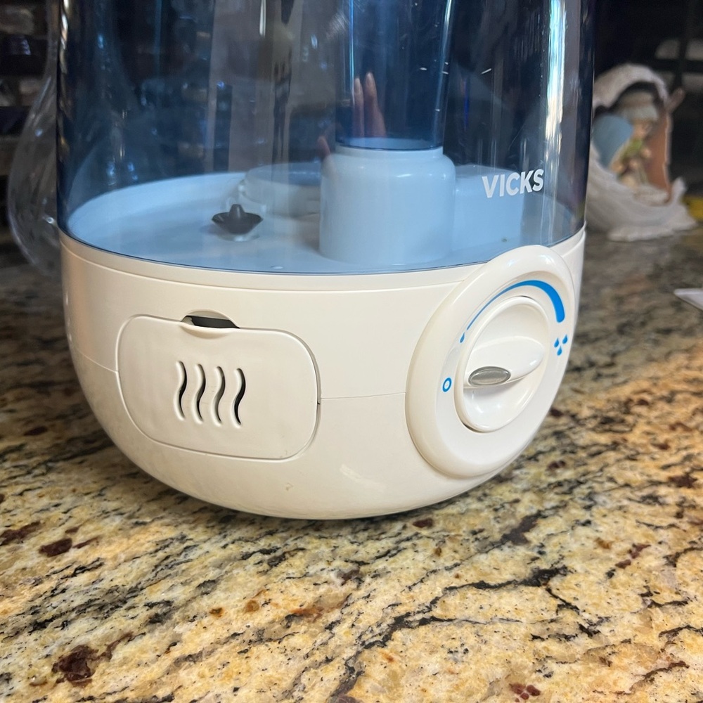 Vicks Humidifier - Picture 3 of 7